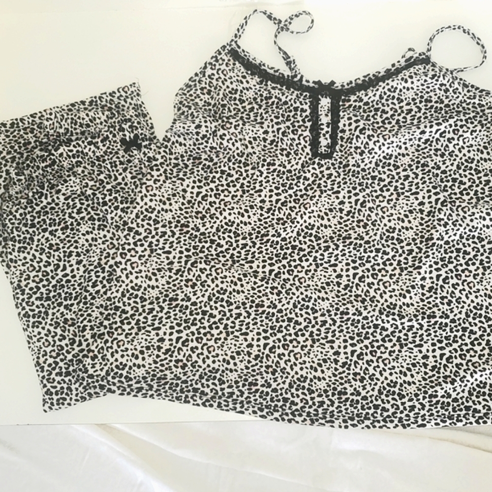 Rene Rofe Leopard Print sleepwear